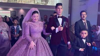 تهنئة قلبية.. خطوبة الآنسة وردة صبري على الأستاذ محمد صابر