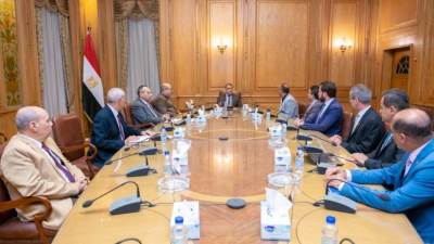  "وزير الدولة للإنتاج الحربي" يستقبل وفد "رينو" الفرنسية ووكيلها بمصر"3M Defence" 