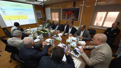 وزير الإسكان يتابع موقف مشروعات المياه والصرف الصحى الجارى تنفيذها بالإسكندرية