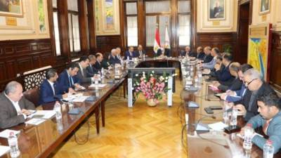 وزير الزراعة يبحث مع قيادات الوزارة آلية التعامل مع ملاحظات مجلس النواب والإستفادة من البحوث التطبيقية