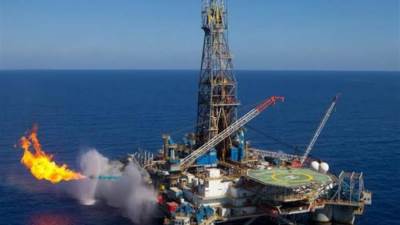 البترول تطرح مزايدة عالمية للبحث عن الغاز والزيت فى 12 منطقة بالمتوسط والدلتا