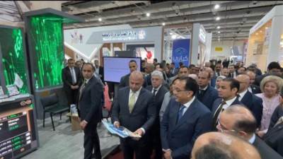 رئيس الوزراء يتفقد جناح البورصة المصرية بالقاهرة الدولي للكتاب