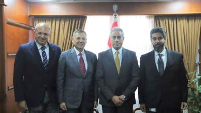 وزير القوى العاملة يلتقى وفداً من إدارة اكبر شركة لإنتاج السكر في الشرق الأوسط وأفريقيا