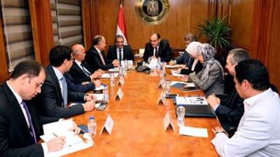 وزير التجارة والصناعة يبحث فرص ومقومات تطوير صناعة الجلود والمنتجات الجلدية في مصر