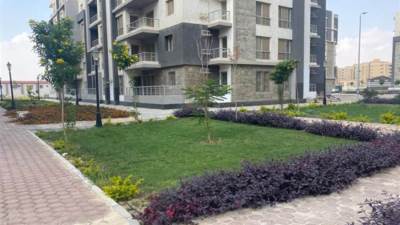 وزير الإسكان يتابع المشروعات الجارى تنفيذها بالقاهرة الجديدة