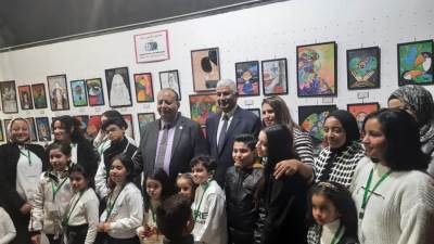 رئيس الإتحاد العربي للتعليم والبحث العلمي يشارك في افتتاح معرض الفن التشكيلي (ريشة عالمية بأيدي عربية) 