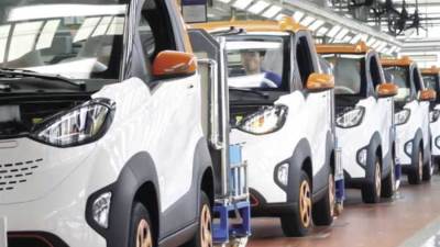 معلومات الوزراء" يستعرض في ورقة بحثية صناعة السيارات الكهربائية عالميًا ومحليًا 