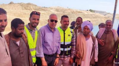 وزير الري يتفقد منطقتى وادى النقرة ونصر النوبة بأسوان للإطمئنان على منظومة الرى