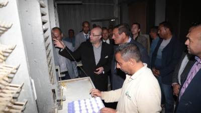 وزير التنمية المحلية ومحافظ بني سويف يتفقدان منظومة العمل بمشروعات الدواجن المركزية بشرق النيل 