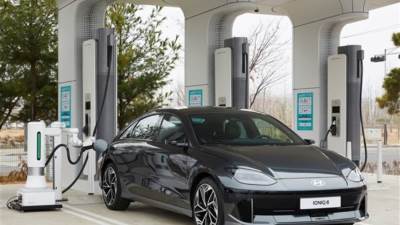 مجموعة هيونداي موتور تعرض روبوت الشحن الأوتوماتيكي المطور حديثاً للمركبات الكهربائية