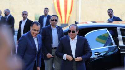 الرئيس السيسى يصل مدينة الأسمرات لتناول وجبة الإفطار مع المواطنين