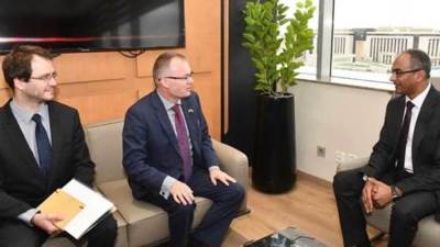 نائب وزير الإسكان يبحث مع سفير التشيك بالقاهرة أوجه التعاون والشراكة قي قطاع مياه الشرب والصرف الصحى