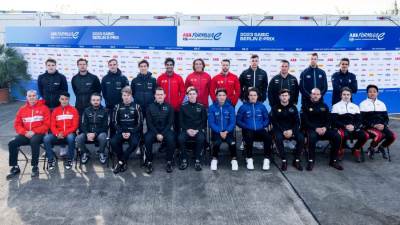 مجموعة من السائقين المبتدئين يختبرون قدراتهم في سيارة الجيل الثالث في بطولة الفورمولا إي