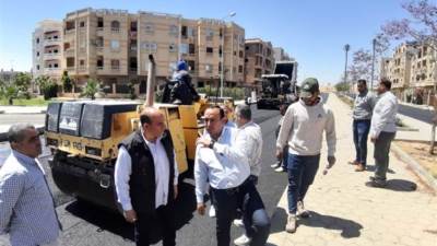 الانتهاء من رصف الطرق الداخلية بالمنطقة الثانية عمارات بالشروق