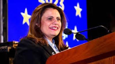 وزيرة الهجرة تشيد بتألق منتخب مصر لهوكي الجليد في البطولة العربية في الكويت