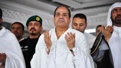 الرئيس السيسى يؤدى مناسك العمرة ويزور المسجد النبوى الشريف