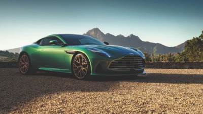 أستون مارتن تطلق سيارة دي بي 12 أول سيارة سياحية فائقة في العالم