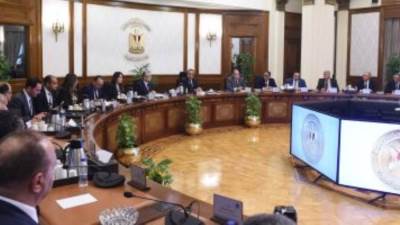 مدبولى يلتقى رئيس وأعضاء اتحاد الصناعات وعددا من رؤساء الغرف الصناعية ومسئولي المصانع