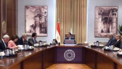 رئيس الوزراء يتابع موقف توافر الأدوية والمستلزمات الطبية للقطاع الصحى