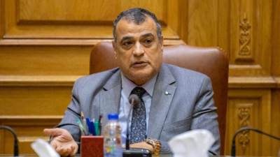 وزير الدولة للإنتاج الحربي يتلقى تقريرًا بموقف منظومة الشكاوى بالوزارة