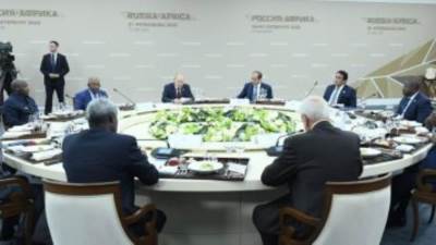 الرئيس السيسى يشارك فى غداء عمل مع بوتين ويستعرض رؤية مصر للشراكة مع روسيا 