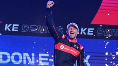 البريطاني جيك دينيس يحرز لقب بطولة العالم للفورمولا إي في لندن