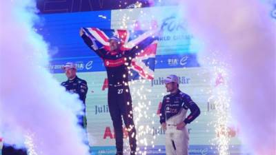  كاسيدي يفوز بالجولة الأخيرة ويقود فريقه إنفجن ريسينغ للفوز ببطولة العالم للفرق