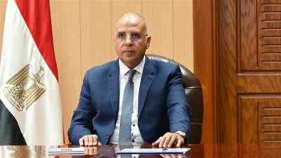 وزير الموارد المائية يتابع الخطوات التنفيذية للتحول للرى الحديث فى مزارع قصب السكر بالصعيد