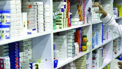 «السوق العربية» تبحث أسباب ارتفاع أسعار الدواء