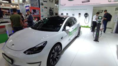 أوتوميكانيكا دبى 2023 يسلط الضوء على تكنولوجيا السيارات الكهربائية 