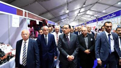  أسعار الدواجن المجمدة واللحوم المصنعة داخل معرض "أهلا مدارس" في فيصل 