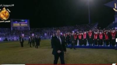  للاحتفال بيوم تفوق جامعات مصر.. استقبال حاشد من الآلاف للرئيس السيسي فور وصوله ستاد هيئة قناة السويس 