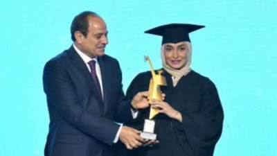  الرئيس السيسى يكرم عددًا من أوائل الخريجين خلال فعاليات تفوق جامعات مصر 