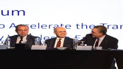 حواراً مكثفاً بين الحكومة والقطاع الخاص حول آلية الإسراع في التحول للسيارات التي تعمل بالطاقة الجديدة في مصر