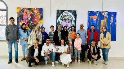 نظمت جمعية الفن السابع ابن جرير بشراكة مع المركز الثقافي ابن جرير معرض فني ثقافي للفنانة المغربية كريمة دلينا 