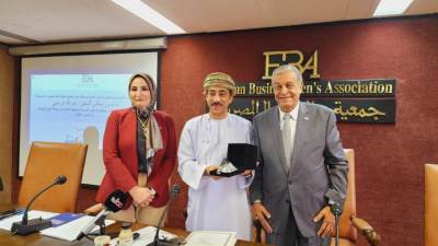 سفير سلطنة عُمان بالقاهرة يبحث آفاق وفرص التعاون في قطاع المشروعات الصغيرة والمتوسطة مع جمعية رجال الأعمال المصريين