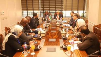 القصير يبحث مع وزير المصايد السمكية والموارد المائية لدولة غينيا الاستوائية سبل تعزيز التعاون المشترك