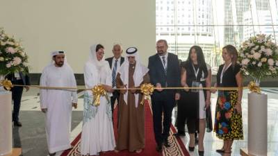 الشيخ نهيان بن مبارك آل نهيان يفتتح النسخة الثلاثين من معرض المجوهرات والساعات 2023 في أبوظبي