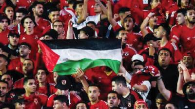 «القضية الفلسطينية تجمعنا».. الجماهير والأندية المصرية تدعم أهالى غزة وتدعو لنصرة فلسطين 