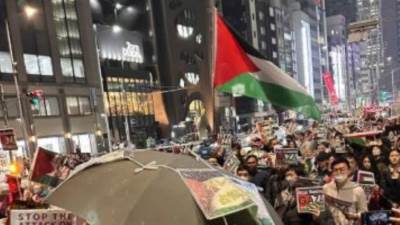 آلاف اليابانيين يتظاهرون وسط العاصمة طوكيو دعما لفلسطين