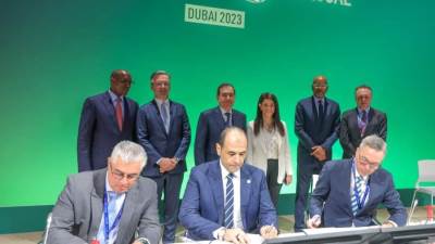 على هامش مشاركتها في فعاليات COP28.. اقتصادية قناة السويس توقع مذكرة تفاهم لتموين السفن بالوقود الأخضر في شرق بورسعيد