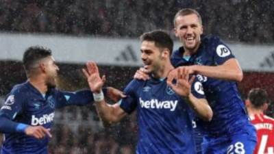  وست هام يُسقط أرسنال بثنائية ويهدى ليفربول صدارة الدوري الإنجليزي 