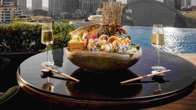 مطعم نازكا يقدم تجربة تناول طعام غامرة مع قائمة غداء جديدة وإطلالات خلابة على برج خليفة