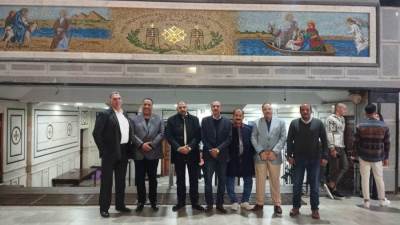 الأستاذ هيثم الهواري والمهندس عماد النجار يهنئان نيافة الأنبا ثيؤدوسيوس أسقف الجيزة والأخوة الأقباط بعيد الميلاد المجيد