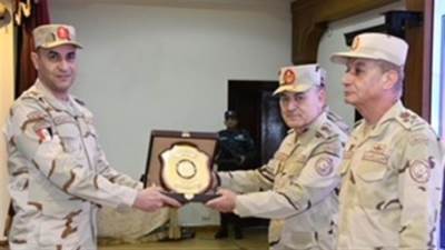 وزير الدفاع والإنتاج الحربى يلتقى بعدد من قادة وضباط القوات المسلحة