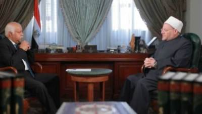 مفتي الجمهورية مع الإعلامي حمدي رزق: لا يصلح استخدام أدوات الذكاء الاصطناعي لأداء الحج والعمرة 