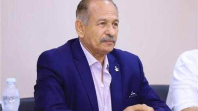 رئيس اتحاد اليد يهنئ اللاعبين على التأهل للنهائي وطالبهم بالكأس 