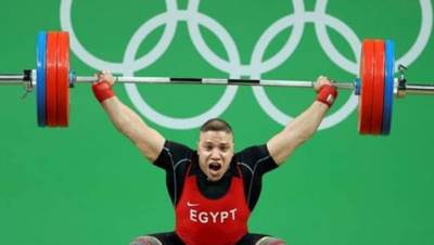 رجب عبدالحي يتوج بثلاث ميداليات ذهبية في بطولة إفريقيا لرفع الأثقال 