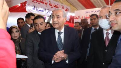 بحضور وزير التموين.. محافظ القليوبية ورئيس الغرفة التجارية يفتتحان معارض «أهلا رمضان» بشبرا الخيمة