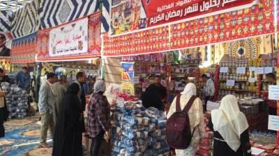التموين: ضخ ما بين 200 إلي 300 طن سلع يوميا بمعارض أهلا رمضان بأسيوط 